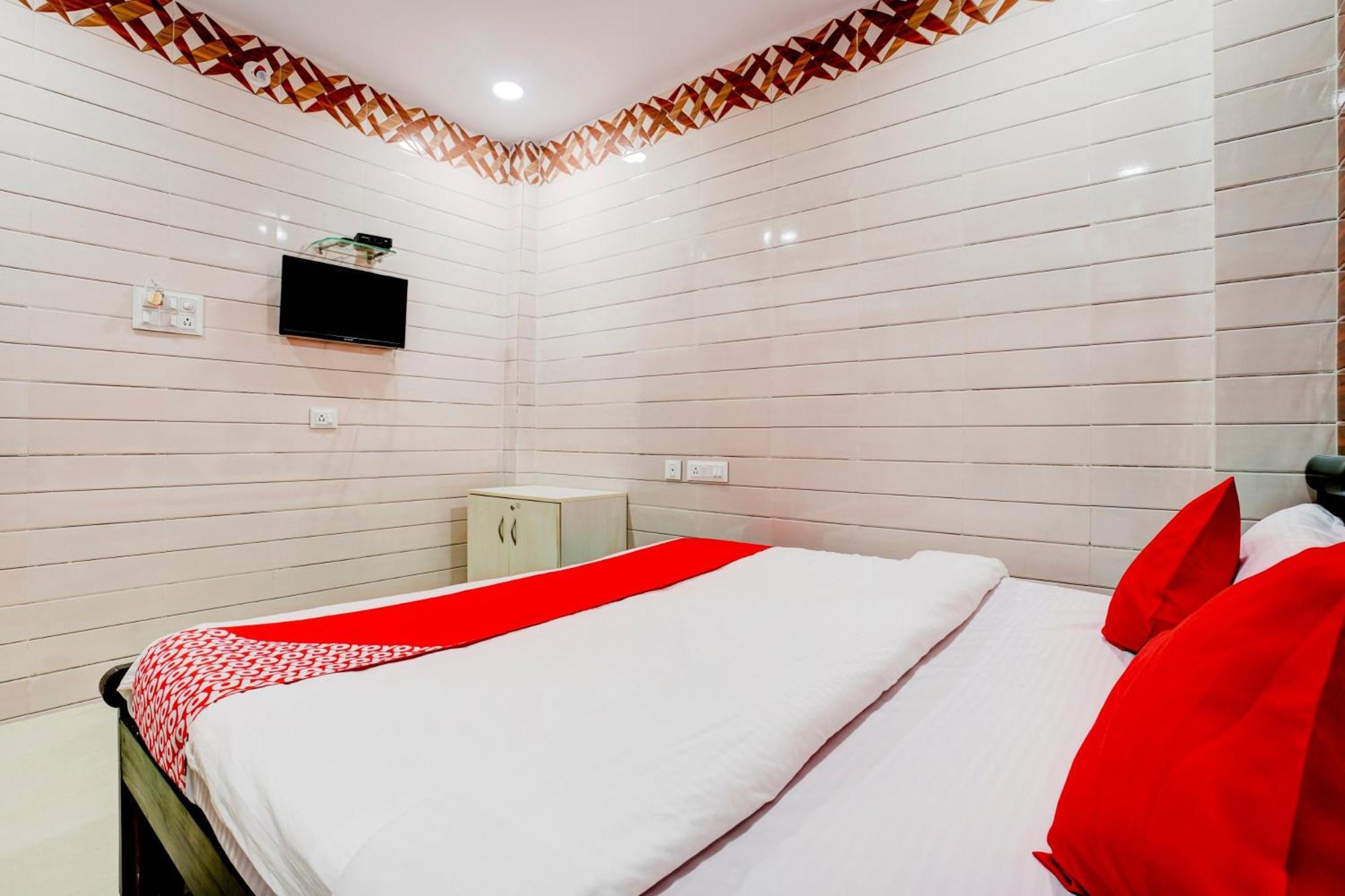 Hotel O Aroma Classic Near Nampally Main Railway Station Hyderabad Ngoại thất bức ảnh