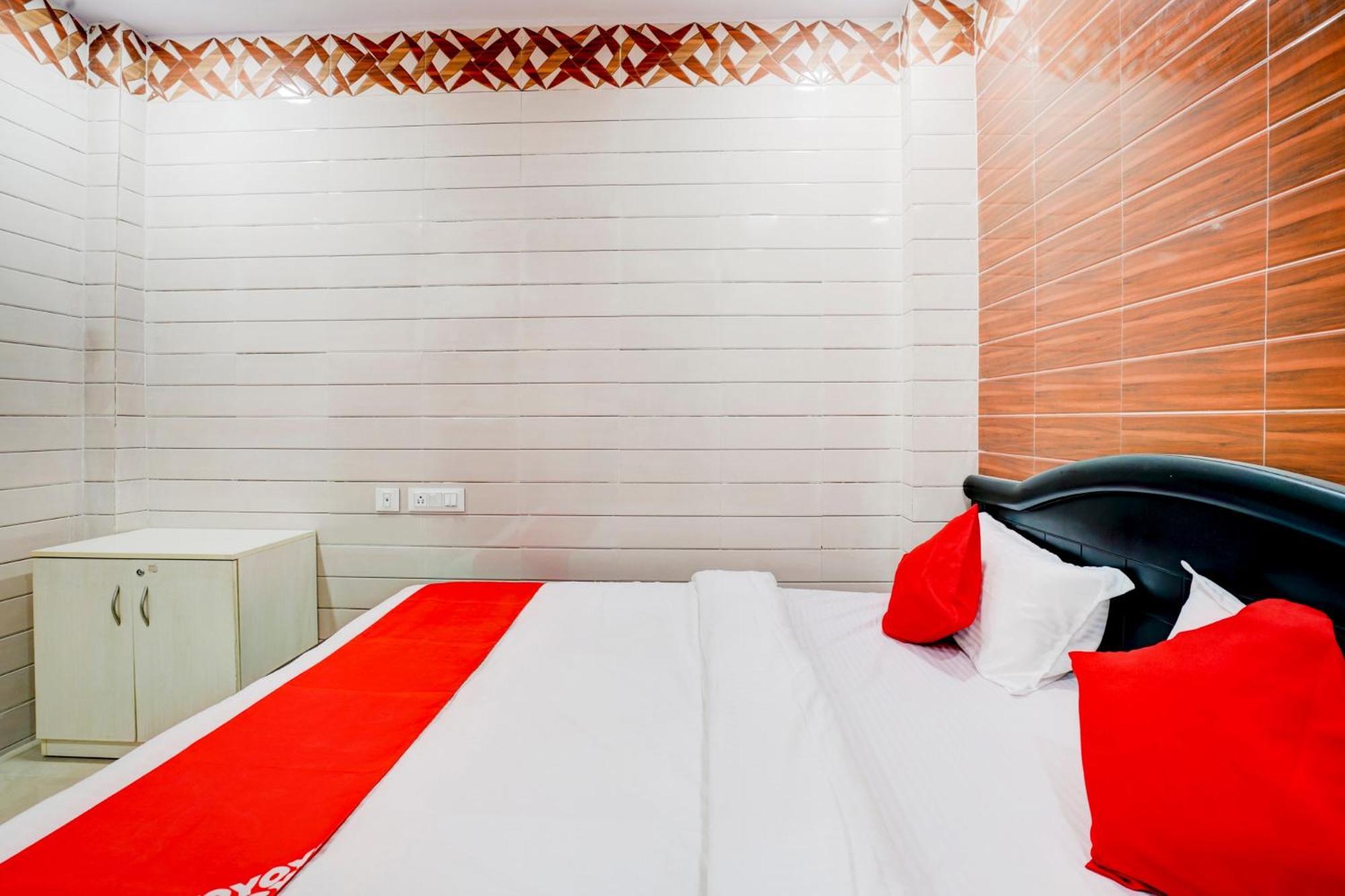 Hotel O Aroma Classic Near Nampally Main Railway Station Hyderabad Ngoại thất bức ảnh